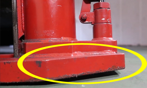 爪式液压千斤顶底部变形