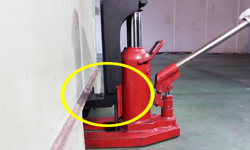 爪式液压千斤顶爪部未深入设备底部