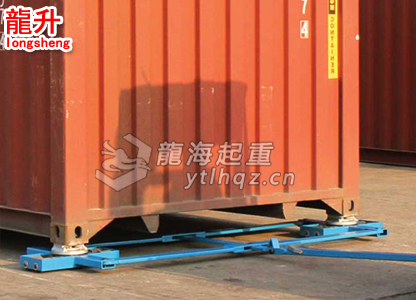 集裝箱搬運(yùn)小坦克實(shí)拍（二）